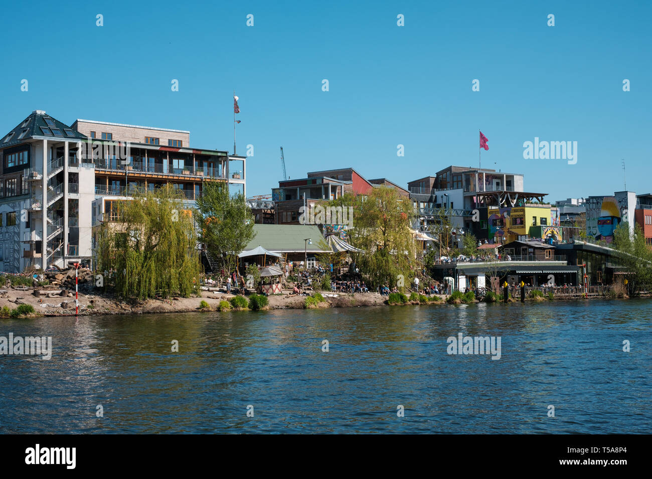 Berlino, Germania - Aprile 2019: La Holzmarkt , un creative villaggio urbano di Berlino a Holzmarktstrasse 25 Foto Stock