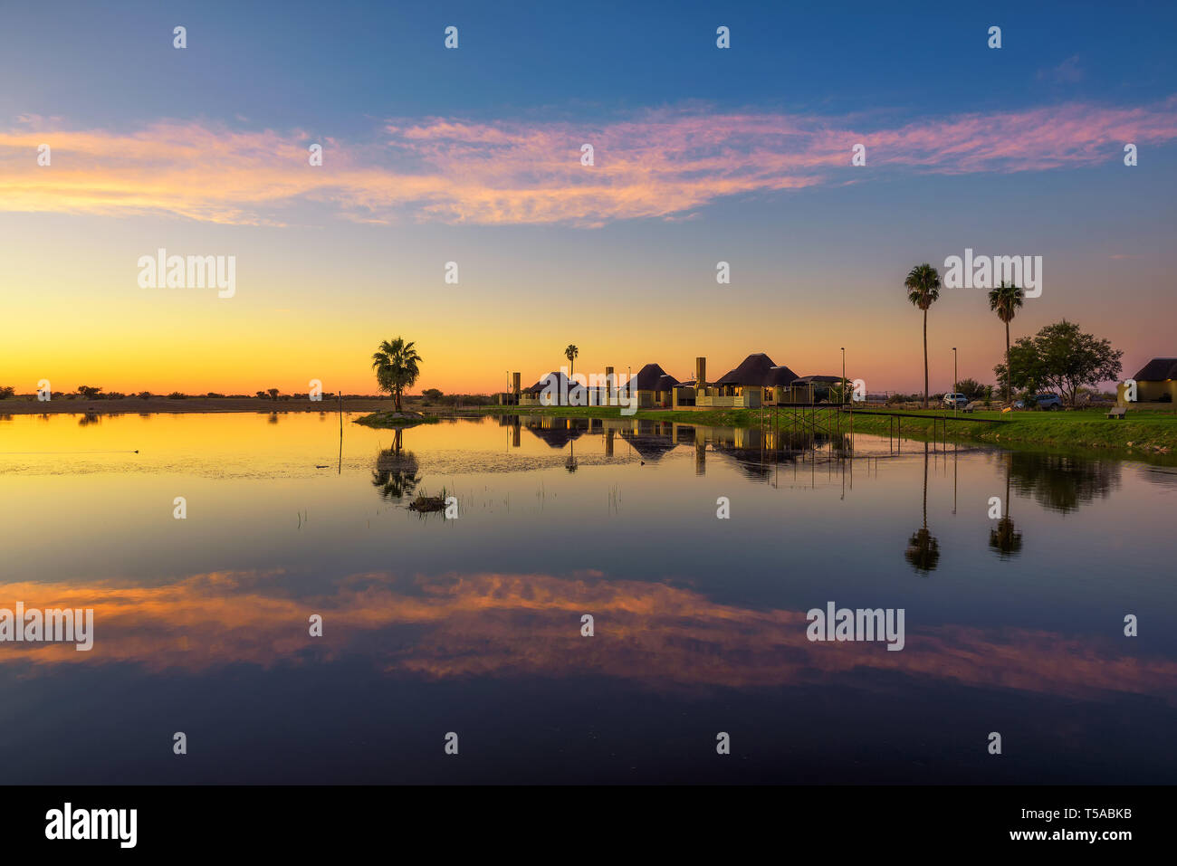 Sunrise al di sopra di Lapa Lange Game Lodge vicino a Mariental in Namibia Foto Stock