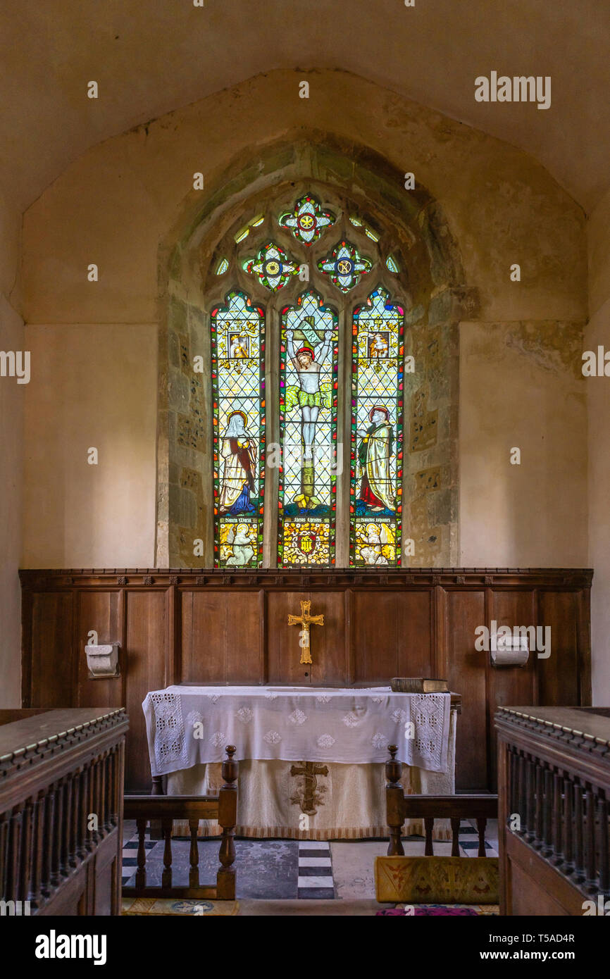 Interno del St Mary Lawrence chiesa, una chiesa medievale non più in uso regolare e accuditi dalla TDC in Stratford Tony, Wiltishire, REGNO UNITO Foto Stock