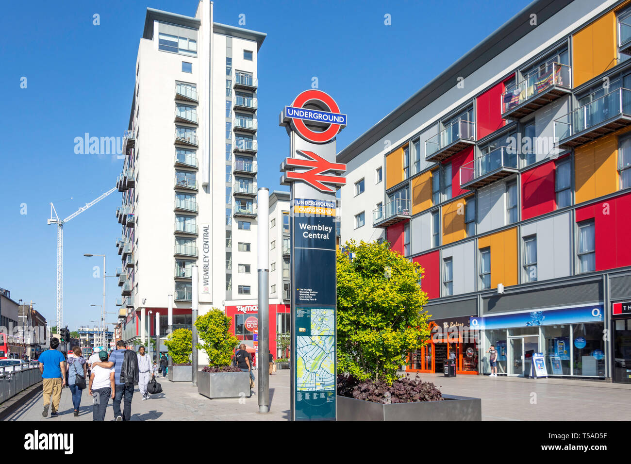 Wembley Central Square, High Road, Wembley, London Borough of Brent, Greater London, England, Regno Unito Foto Stock