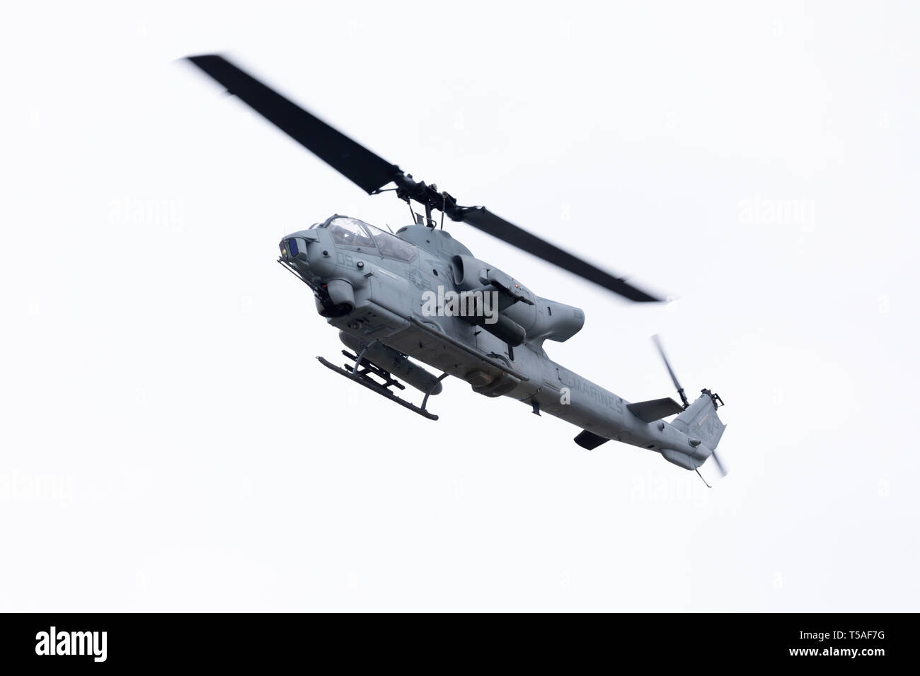 Louisville, Kentucky, Stati Uniti d'America - 13 Aprile 2019: Thunder su Louisville, Stati Uniti Marine Corps ah-1 elicottero Cobra eseguendo un volo da sopra Foto Stock