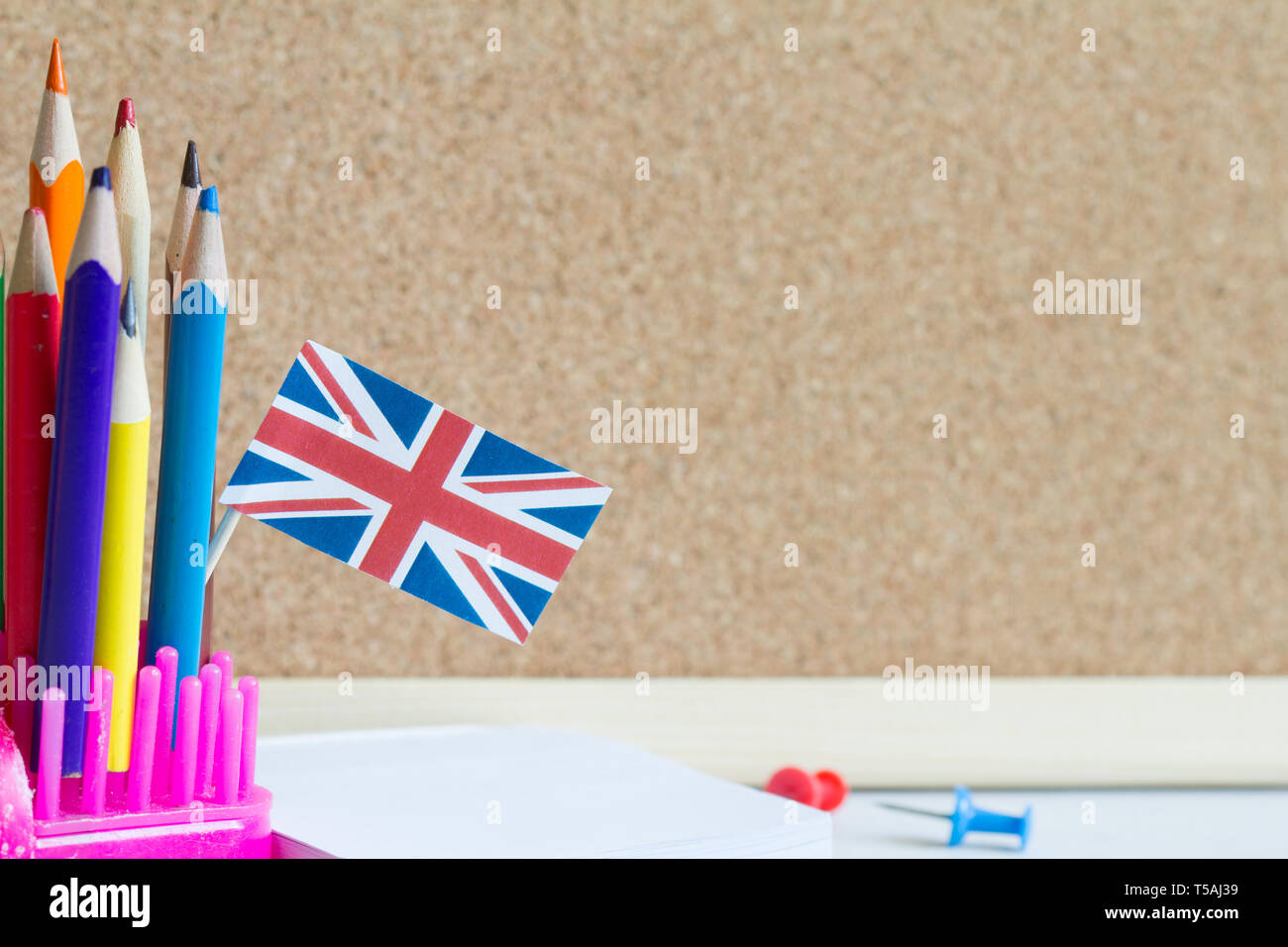 Parlando di apprendimento e di insegnamento di inglese con bandiera britannica astratto concetto di sfondo Foto Stock