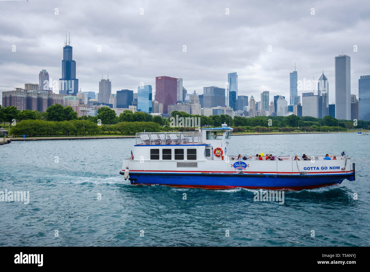 Litorale Shightseeing barca devo andare adesso uscire vicino al Grant Park di Chicago Foto Stock