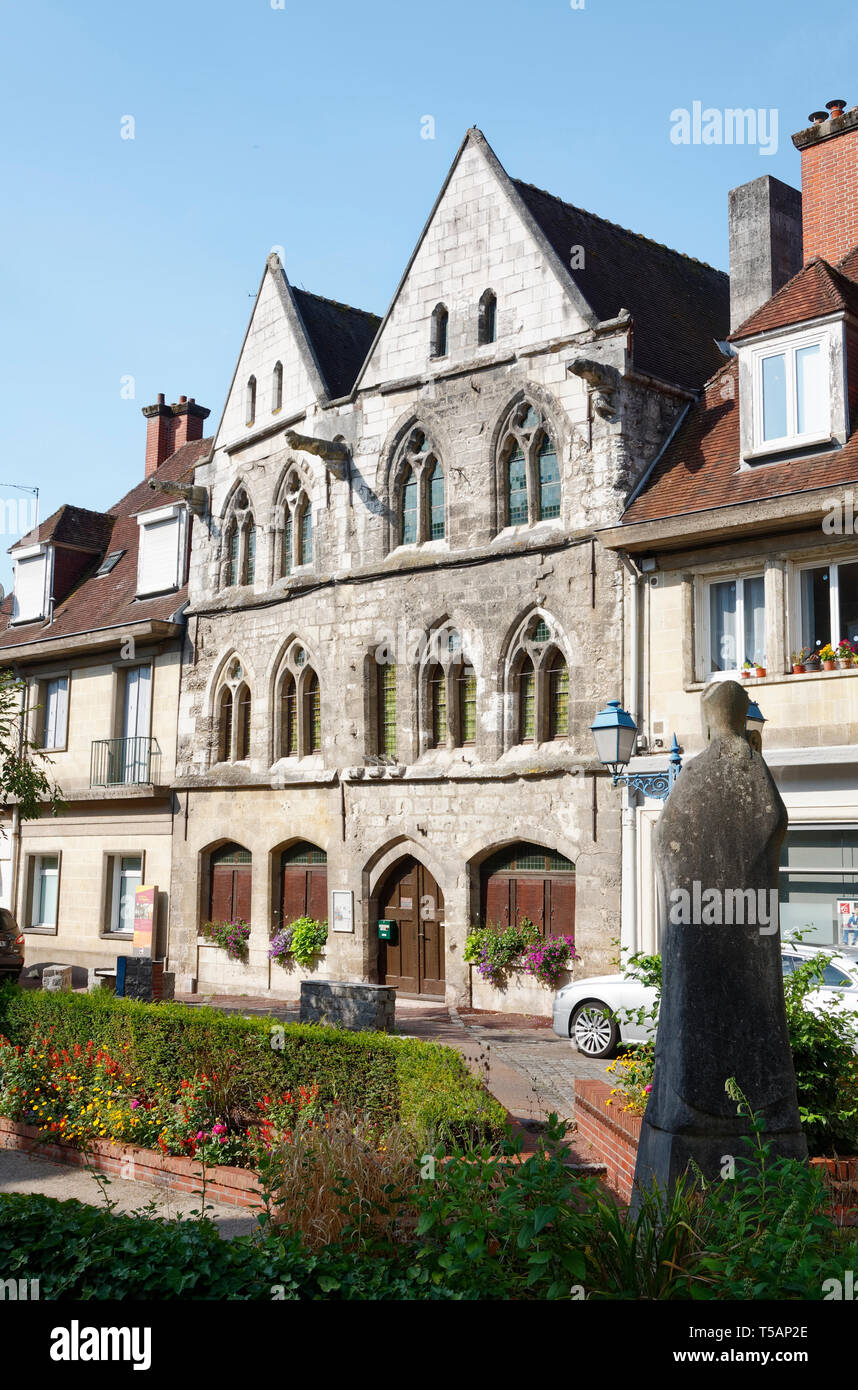 Maison de templari, 13 secolo la costruzione di pietra, vecchio, museo, Caudebec en Caux; Francia; Normandia; estate, verticale Foto Stock