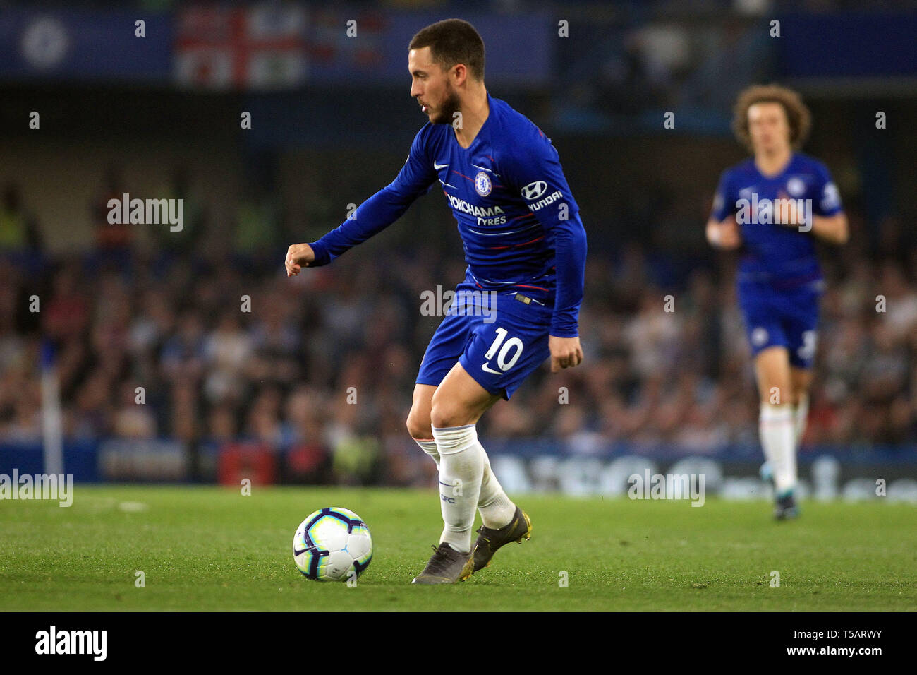 Londra, Regno Unito. 22 apr, 2019. Pericolo di Eden di Chelsea in azione. Premier League, Chelsea v Burnley a Stamford Bridge a Londra lunedì 22 aprile 2019. Questa immagine può essere utilizzata solo per scopi editoriali. Solo uso editoriale, è richiesta una licenza per uso commerciale. Nessun uso in scommesse, giochi o un singolo giocatore/club/league pubblicazioni. pic da Steffan Bowen/ Credito: Andrew Orchard fotografia sportiva/Alamy Live News Foto Stock