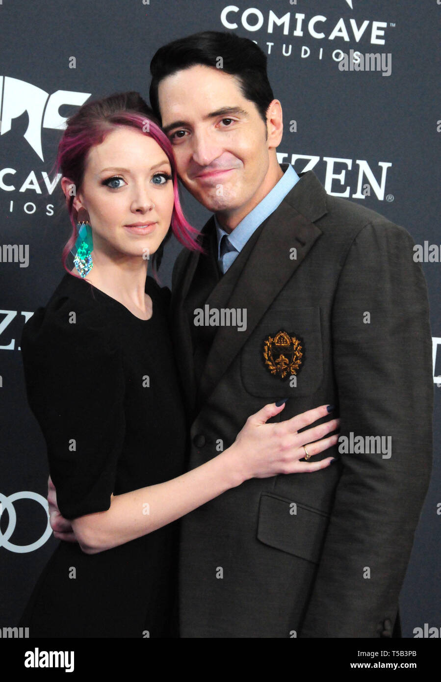 Los Angeles, California, USA. 22 apr, 2019. L'attore David Dastmalchian e moglie Evelyn Leigh frequentare la Premiere mondiale di Marvel Studios' 'vendicatori: Endgame' il 22 aprile 2019 presso il Los Angeles Convention Center di Los Angeles, California, USA. Credito: Barry re/Alamy Live News Foto Stock