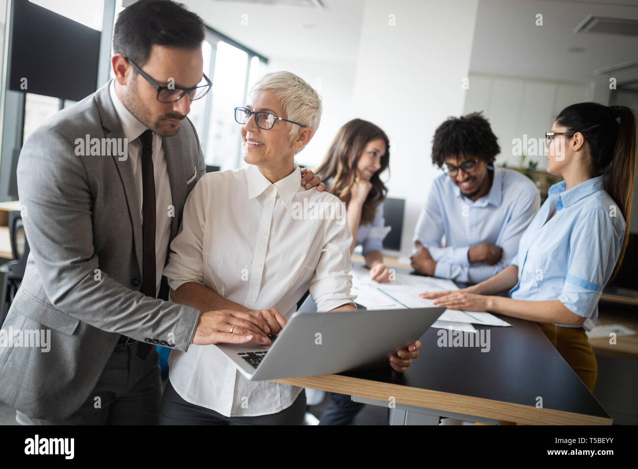 Meeting di successo aziendale Business Brainstorming per il concetto di lavoro di squadra Foto Stock