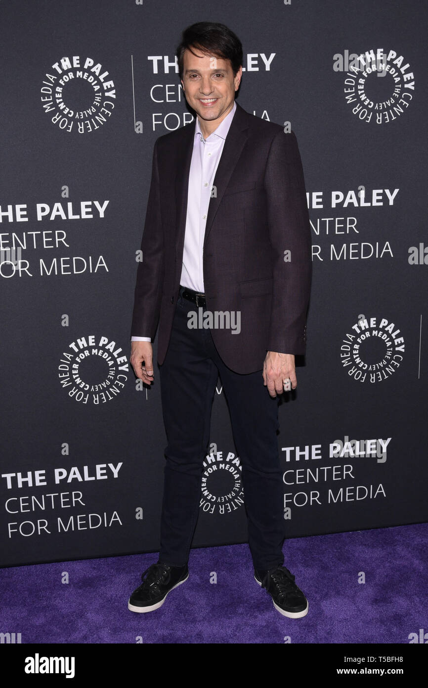 Aprile 22, 2019 - Beverly Hills, in California, Stati Uniti d'America - RALPH MACCHIO assiste Premiere Screening e Conversazione di YouTube del originale ''Cobra Kai'' Stagione 2 al Paley Centre for Media. (Credito Immagine: © Billy Bennight/ZUMA filo) Foto Stock