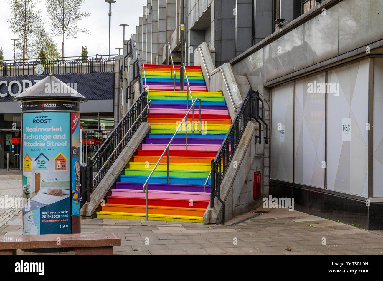 Rainbow passi in Aberdeen city centre per celebrare il Gay Pride Foto Stock
