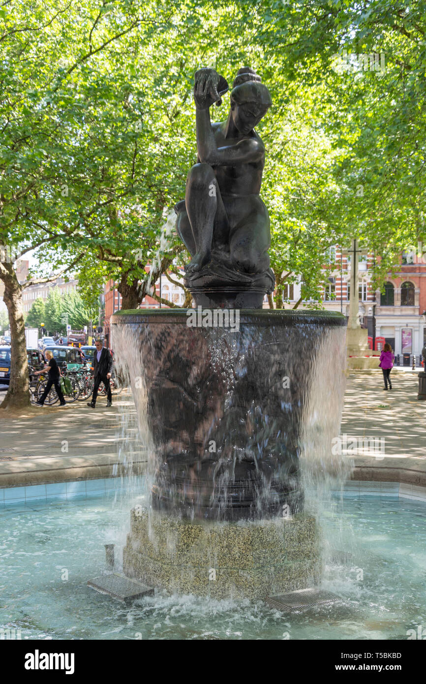 La "Venere" fontana in Sloane Square, Chelsea, Royal Borough di Kensington e Chelsea, London, England, Regno Unito Foto Stock