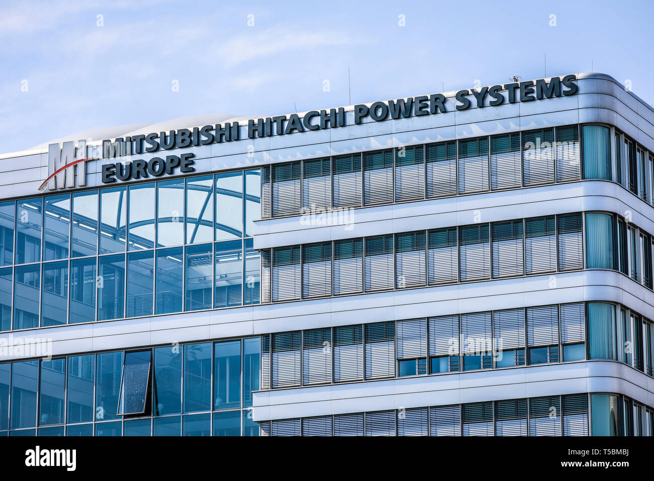 Duisburg, la zona della Ruhr, Renania settentrionale-Vestfalia, Germania - Mitsubishi Hitachi Power Systems Europe, la costruzione di uffici in Duisburg porto interno. Duisbur Foto Stock