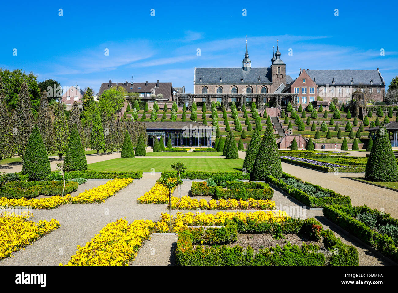 Kamp-Lintfort, la zona della Ruhr, Basso Reno, Renania settentrionale-Vestfalia, Germania - i giardini terrazzati di Kamp monastero sono il luogo di ritrovo principale per lo Stato Garde Foto Stock