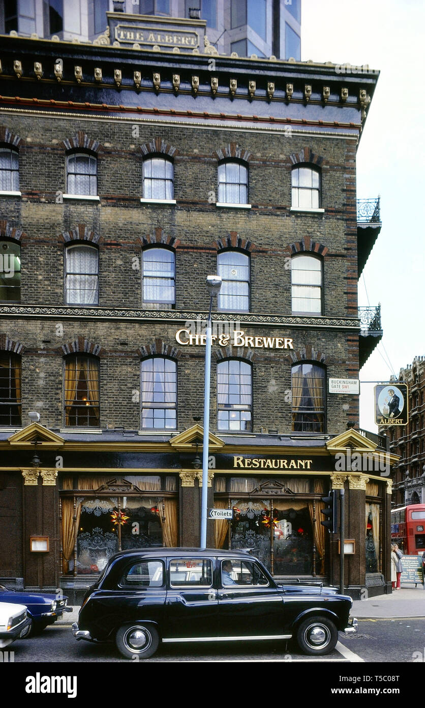 Il pub Albert, Londra, Inghilterra, Regno Unito. Circa ottanta Foto Stock