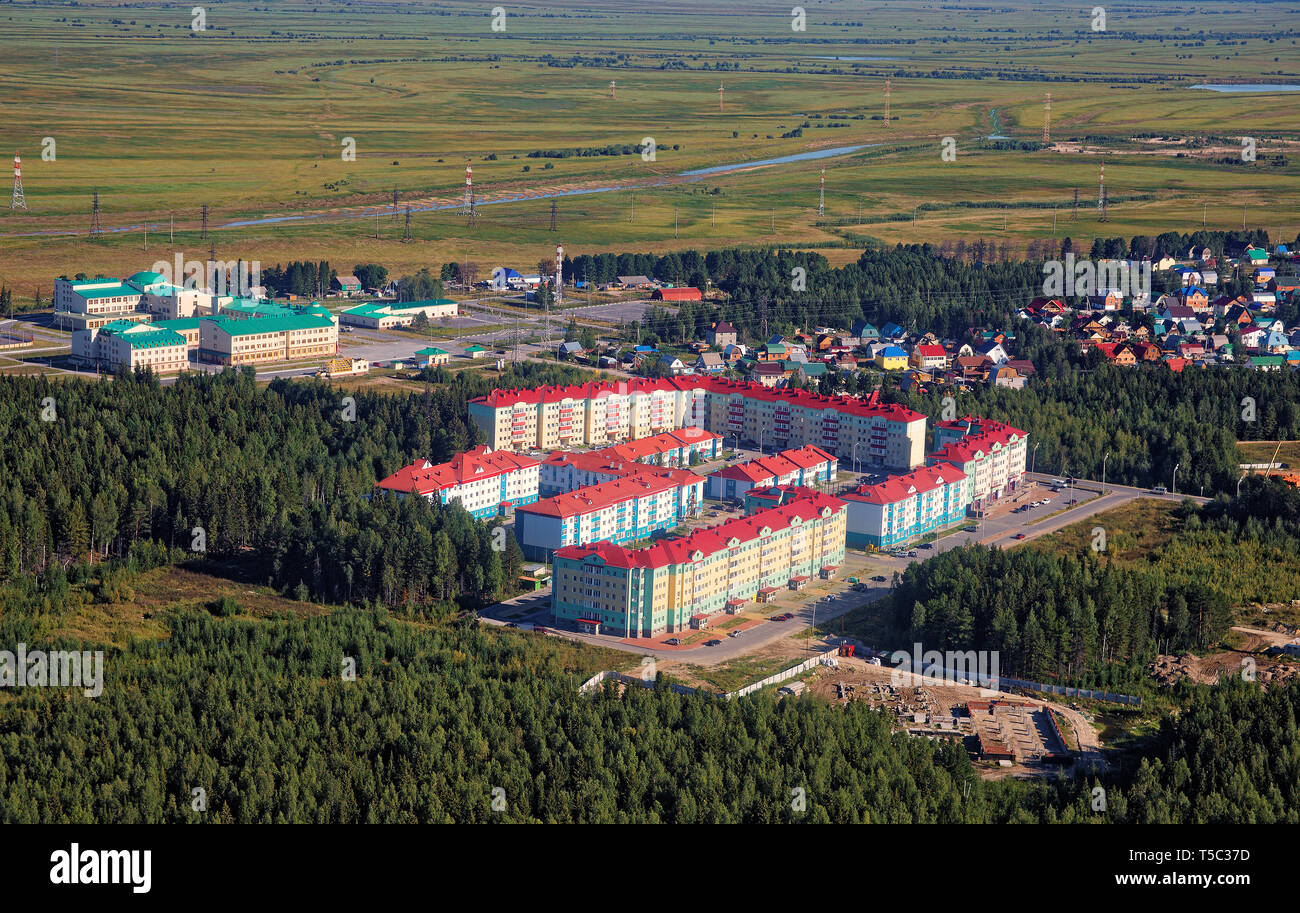 Russia, Khanty-Mansiysk. Nuovo quartiere moderno costruito alla periferia della città Foto Stock