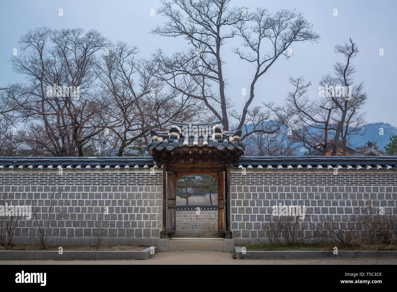 La tradizionale struttura di parete della Corea nel periodo invernale. Foto Stock