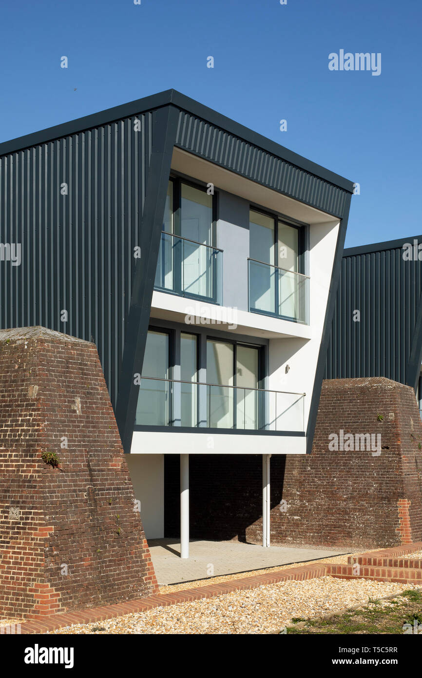 Vista in dettaglio della casa dal lato. Priddys Hard, Gosport, Regno Unito. Architetto: John Pardey architetti, 2019. Foto Stock