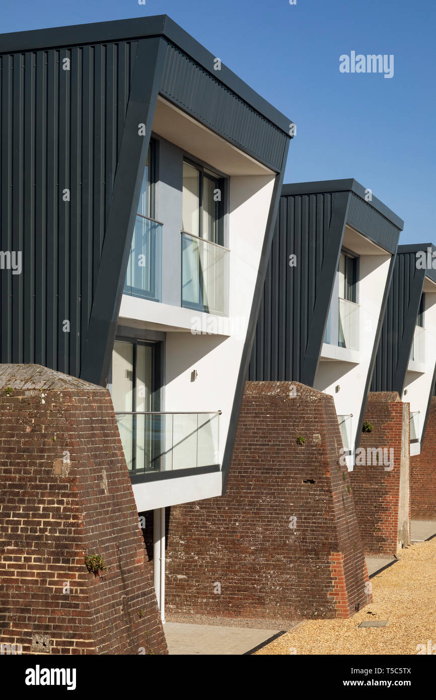 Vista dettagliata dell'alloggiamento. Priddys Hard, Gosport, Regno Unito. Architetto: John Pardey architetti, 2019. Foto Stock