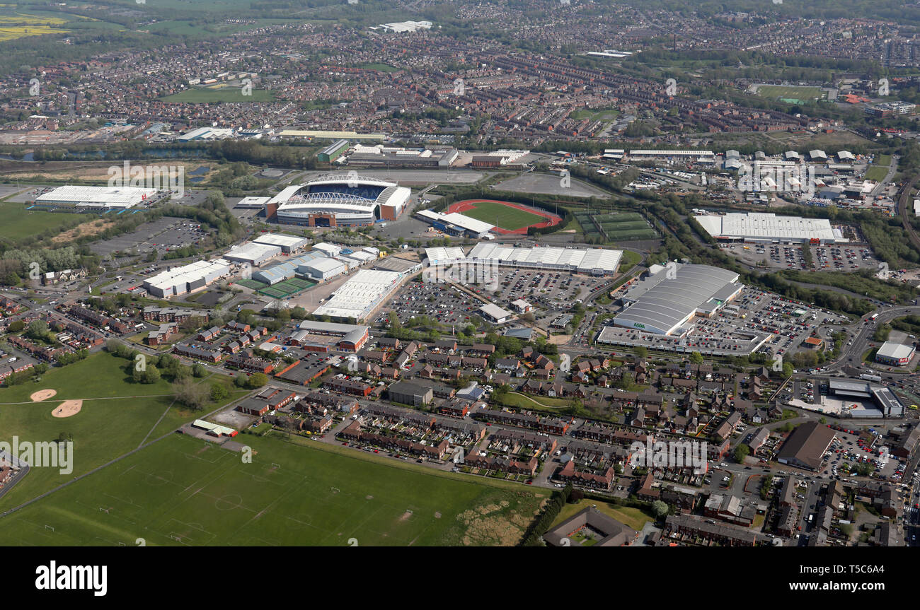 Vista aerea della Robin Park area di Wigan compreso il DW Stadium, ASDA superstore, Arena e il Parco di Robin Retail Park, Wigan, Greater Manchester Foto Stock Vista aerea della Robin Park area di Wigan compreso il DW Stadium, ASDA superstore, Arena e il Parco di Robin Retail Park, Wigan, Greater Manchester Foto Stock