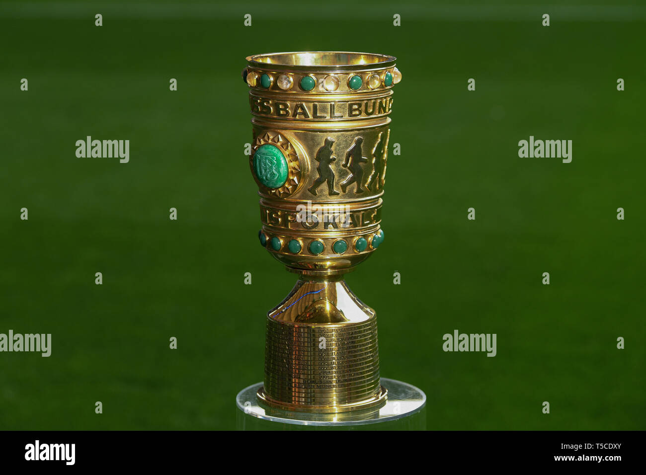 Amburgo, Germania - 23 aprile: il trofeo è visto prima la DFB Pokal semi final match tra Hamburger Sport Verein e Rasun Ballsport a Lipsia Foto Stock