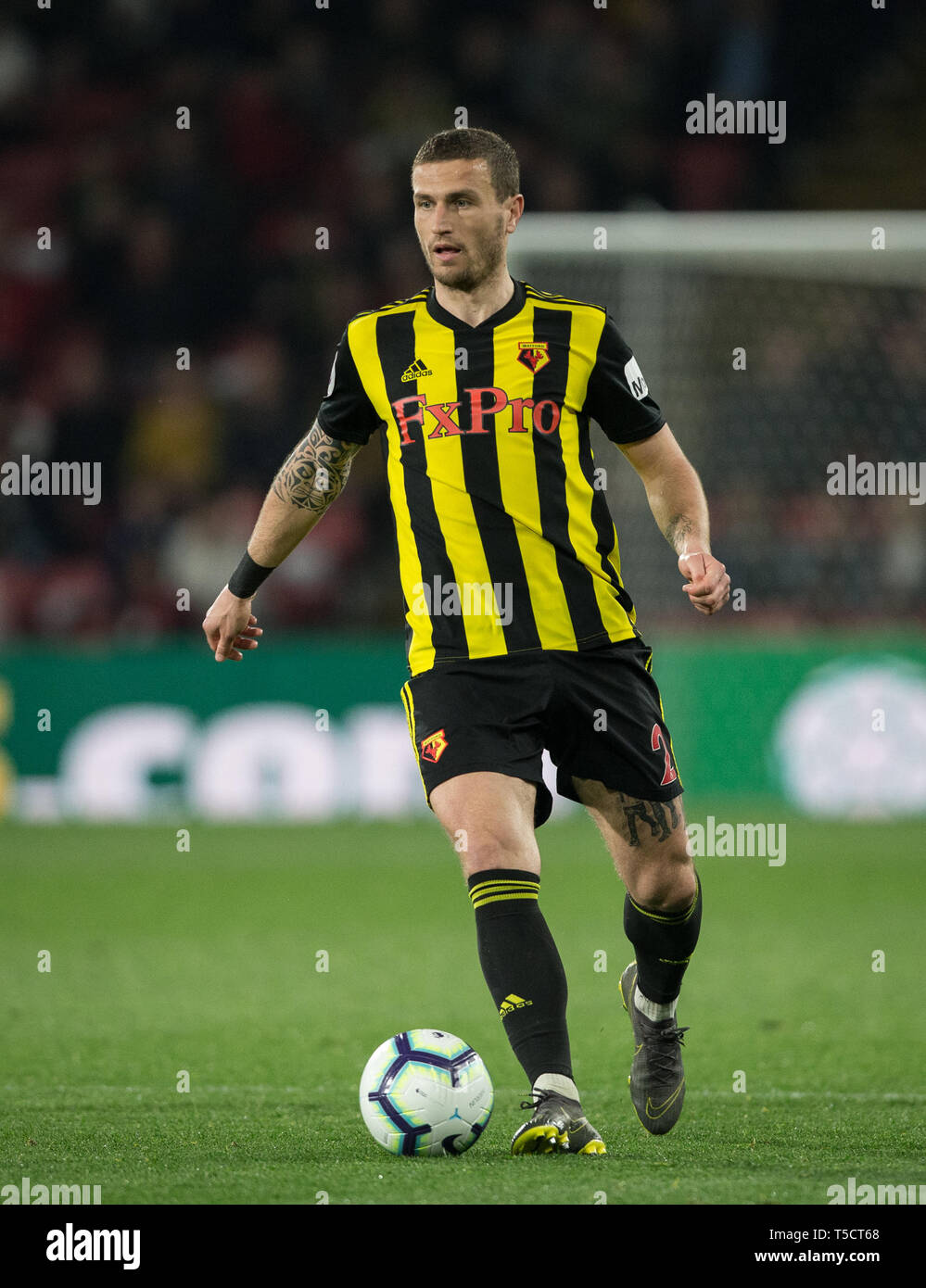 Watford, Regno Unito. 23 apr, 2019. Daryl Janmaat di Watford durante il match di Premier League tra Watford e Southampton a Vicarage Road, Watford, in Inghilterra il 23 aprile 2019. Foto di Andy Rowland. Solo uso editoriale, è richiesta una licenza per uso commerciale. Nessun uso in scommesse, giochi o un singolo giocatore/club/league pubblicazioni.Õ Credit: prime immagini multimediali/Alamy Live News Foto Stock