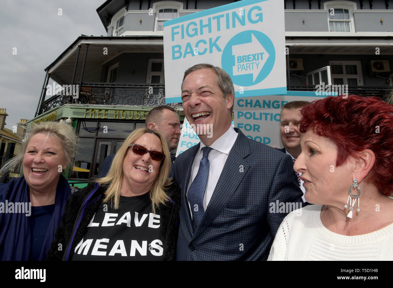 Clacton On Sea, Essex, Regno Unito. 24 Aprile, 2019. Clacton On Sea Essex Nigel Farage leader del Partito Brexit detiene un rally al Molo ingresso in quello che è stato descritto come il 'Most città euroscettici nel paese' Credit: MARTIN DALTON/Alamy Live News Foto Stock