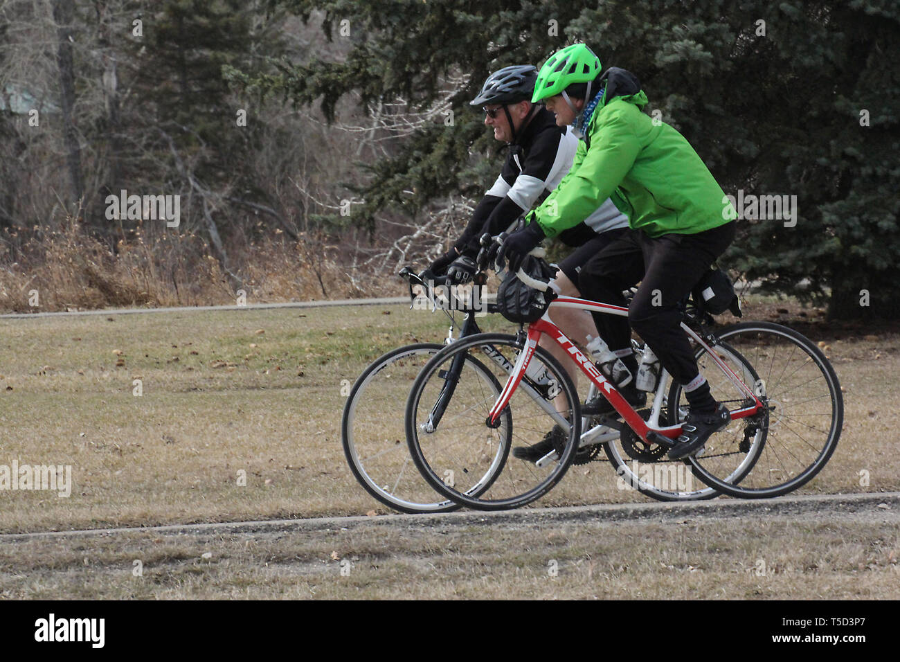 Due dei modi migliori per tenersi in forma, le escursioni a piedi e in bicicletta. Foto Stock