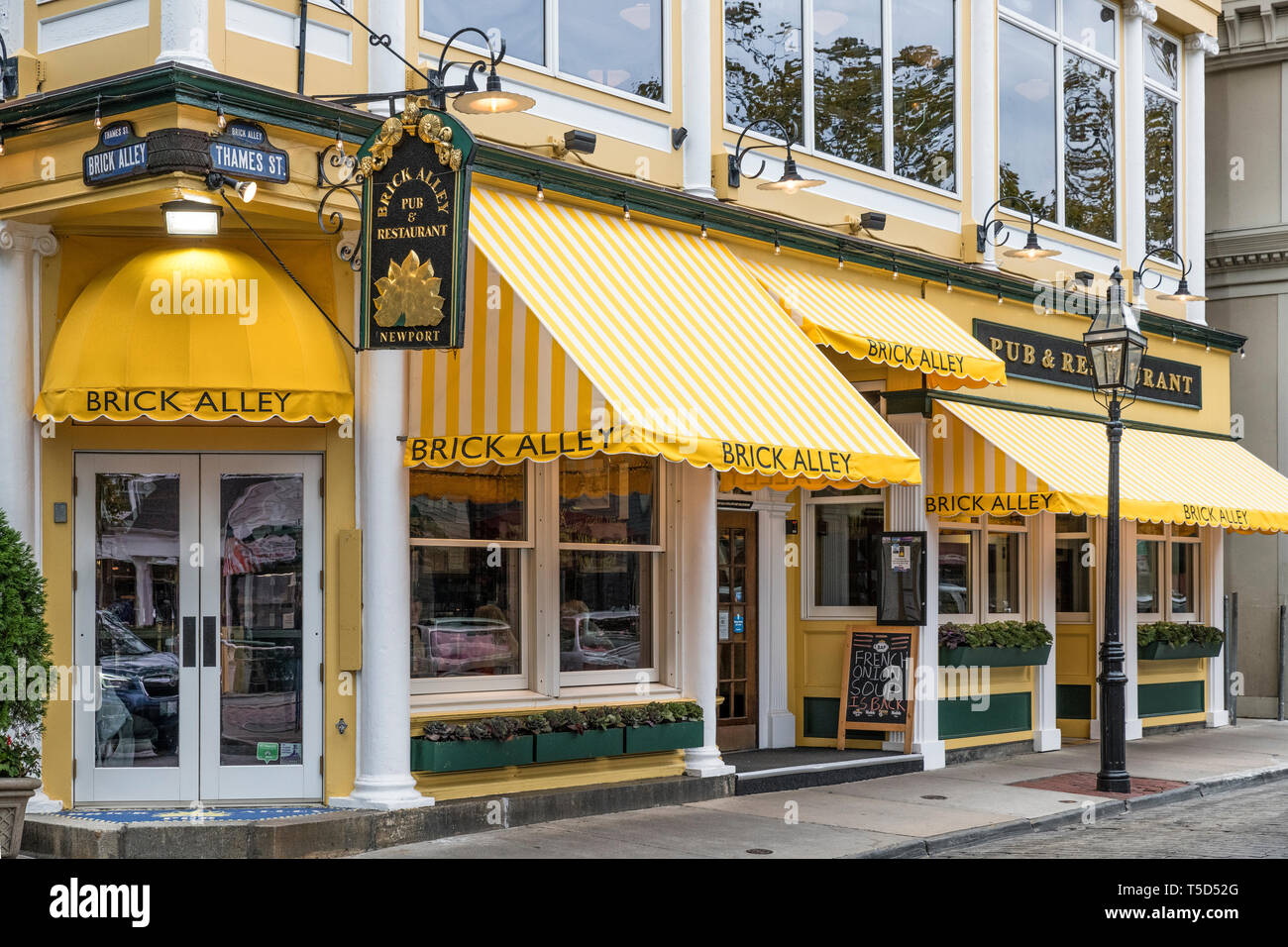 Vicolo di mattoni pub e ristorante, Newport, Rhode Island, Stati Uniti d'America. Foto Stock