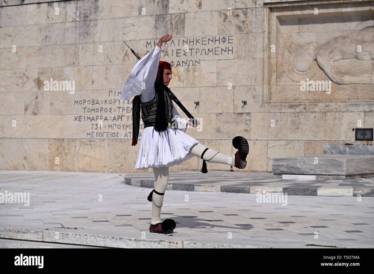 Guardia Presidenziale presso il monumento del Soldato Ignoto a Atene, Grecia Foto Stock