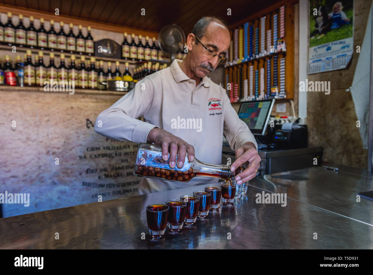 Famoso un Ginjinha bar su Sao Domingos Square a Lisbona il quartiere di Baixa, Portogallo Foto Stock