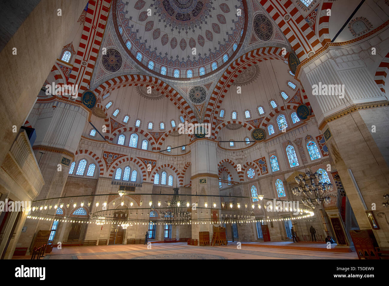 Istanbul, Turchia. All'interno della Moschea di Sehzade o della Moschea del Principe (in turco: Sehzade Camii) , una moschea imperiale ottomana situata nel distretto di Fatih Foto Stock