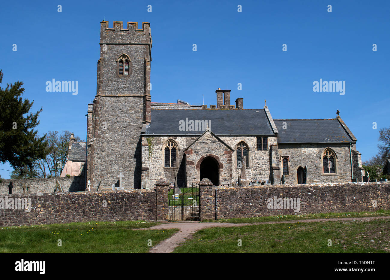 Chiesa di Santa Maria in East Quantoxhead, Somerset, Inghilterra fu costruito nel XIV secolo. HOMER SYKES Foto Stock