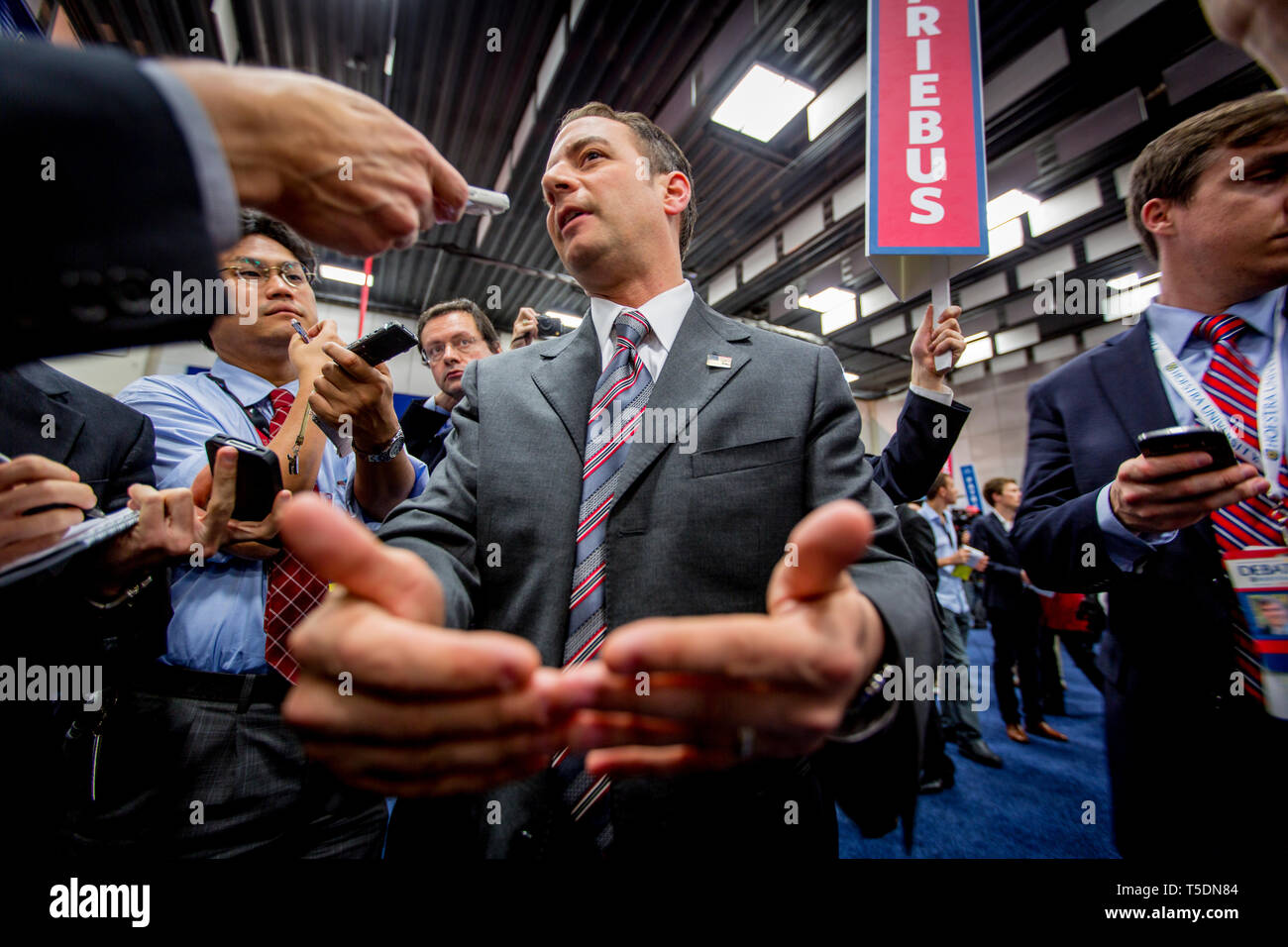 Presidente del Partito Repubblicano Reince Priebus. Il presidente Barack Obama e Mitt Romney dibattiti alla Hofstra University nel secondo dibattito presidenziale. Foto Stock