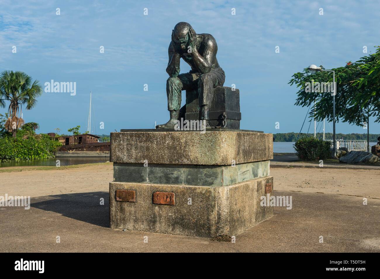 Prigioniero un monumento al vecchio carcere di Saint-Laurent-du-Maroni, Guiana francese Foto Stock