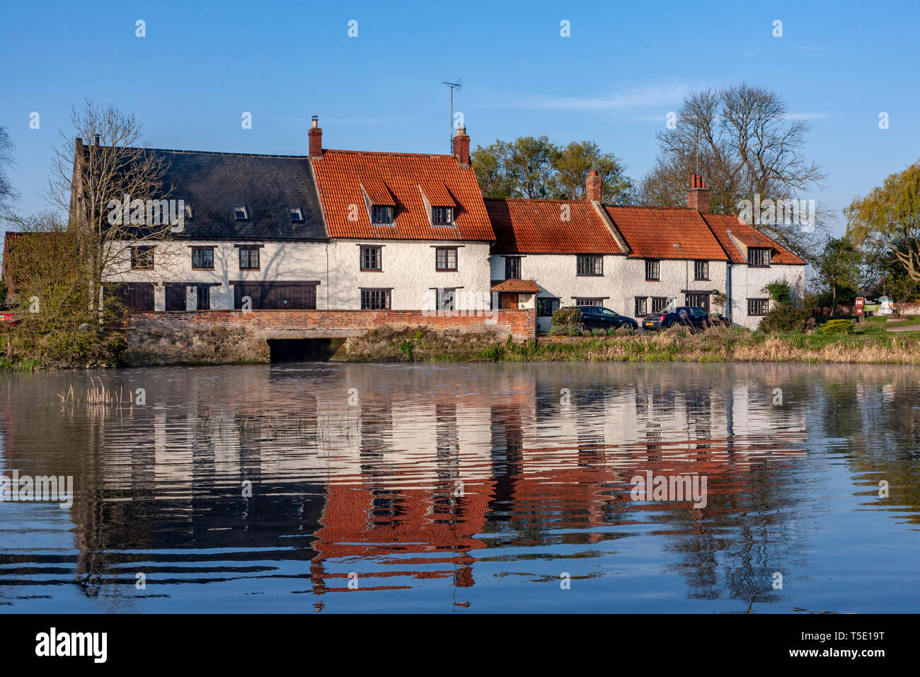 Grande Doddington, Northamptonshire. U.K. Il 12 aprile 2019. Una fredda mattina di sole lungo la Nene Valley a Hardwater Crossing, Foto Stock