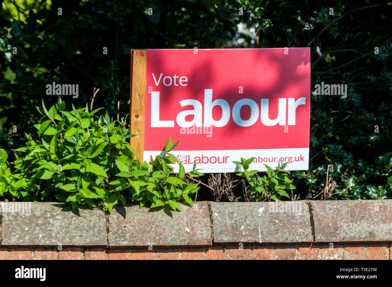 Un voto segno del lavoro per il maggio 2019 UK elezioni locali. Foto Stock