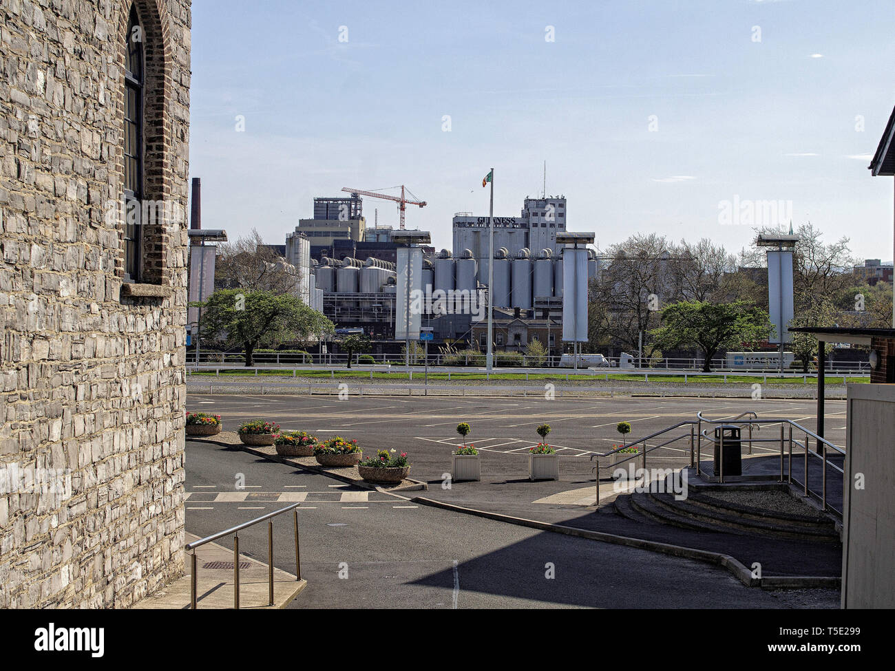 La Birreria Guinness e complesso in St James Gate, Dublino come visto da Collins Barracks, Arbour Hill. Foto Stock