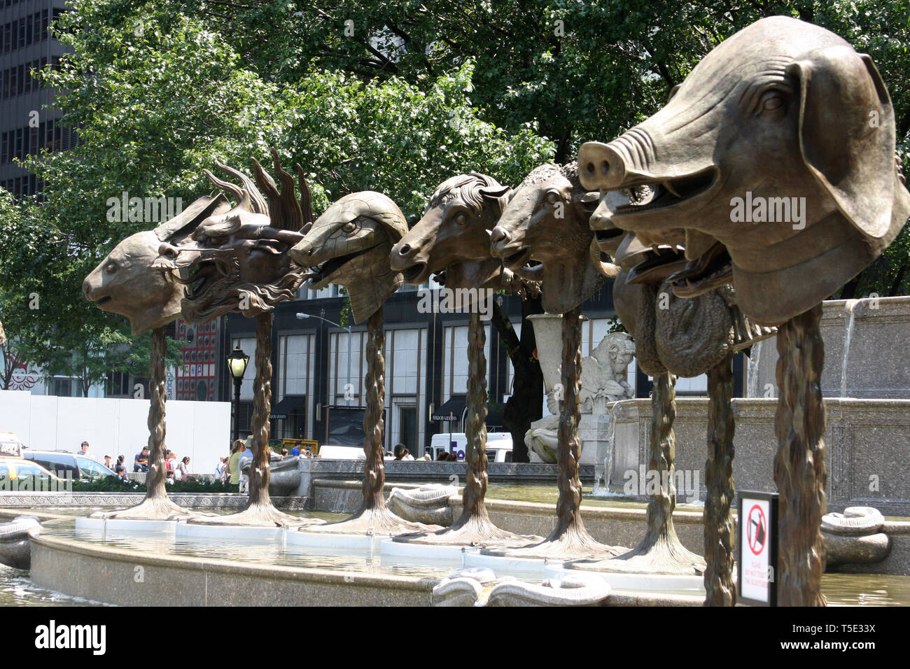 Cerchio di animali/Zodiac capi artwork nella fontana Pulitzer in Manhattan, New York, Stati Uniti d'America Foto Stock