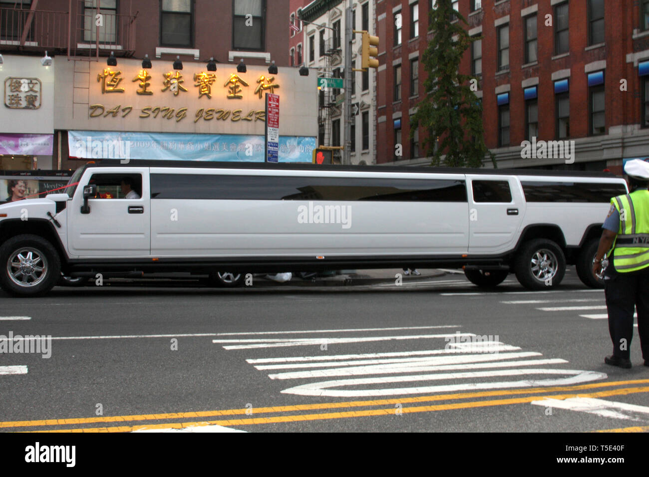 Hummer limousine in New York City, Stati Uniti d'America Foto stock - Alamy