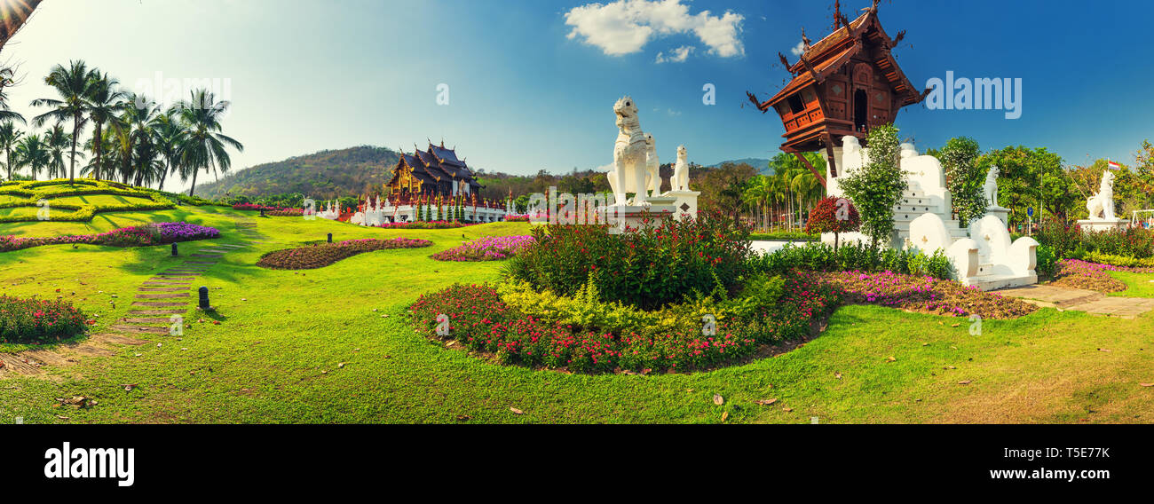 Royal Pavilion Ho Kum Luang in tradizionale stile Lanna al Royal Flora Ratchaphruek esposizione in Chiang Mai Thailandia Foto Stock