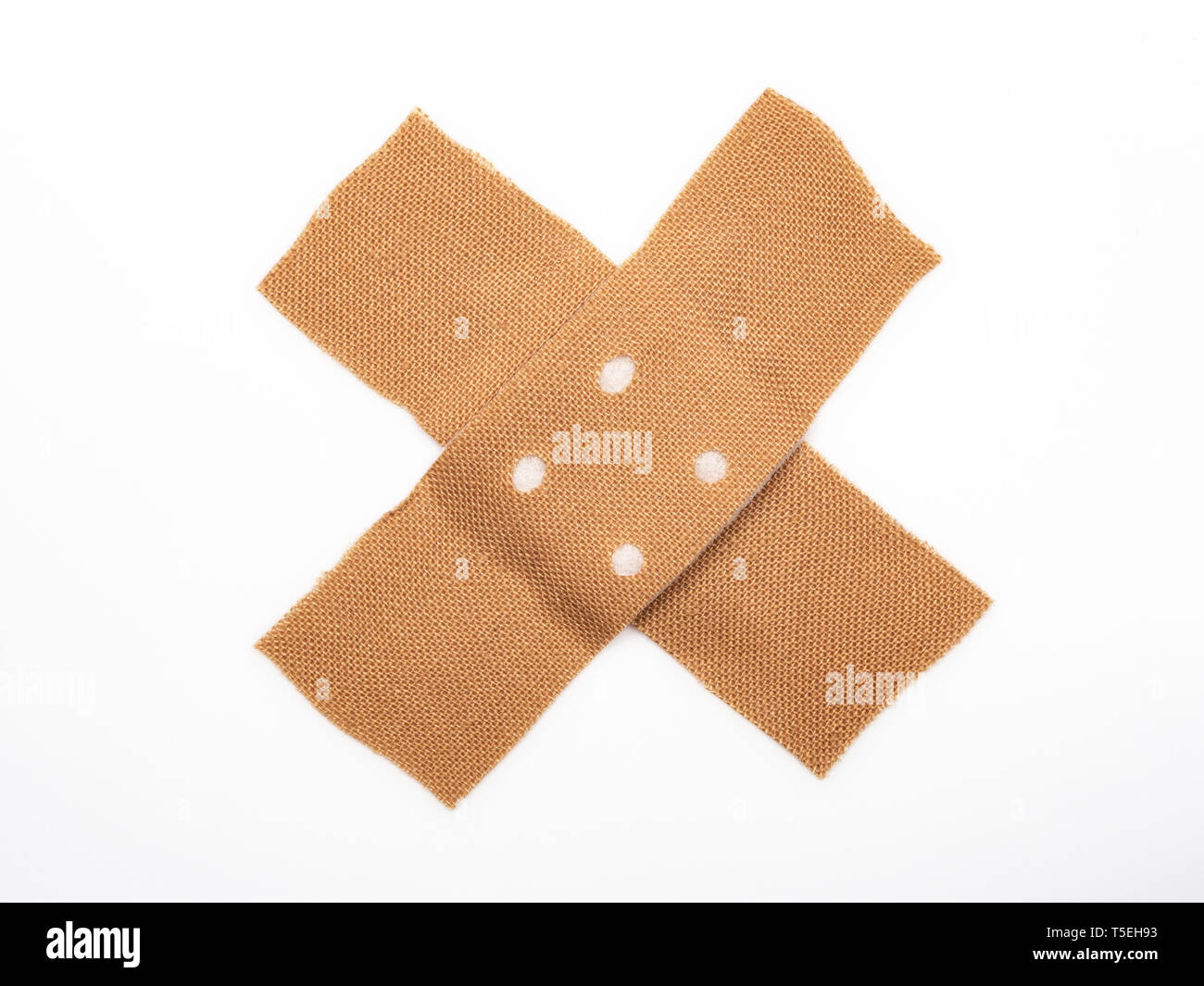 Bendaggio intonaco. Due pezzi di intonaco di medicazione incollata su ogni altra. Sfondo bianco, isolata. Foto Stock