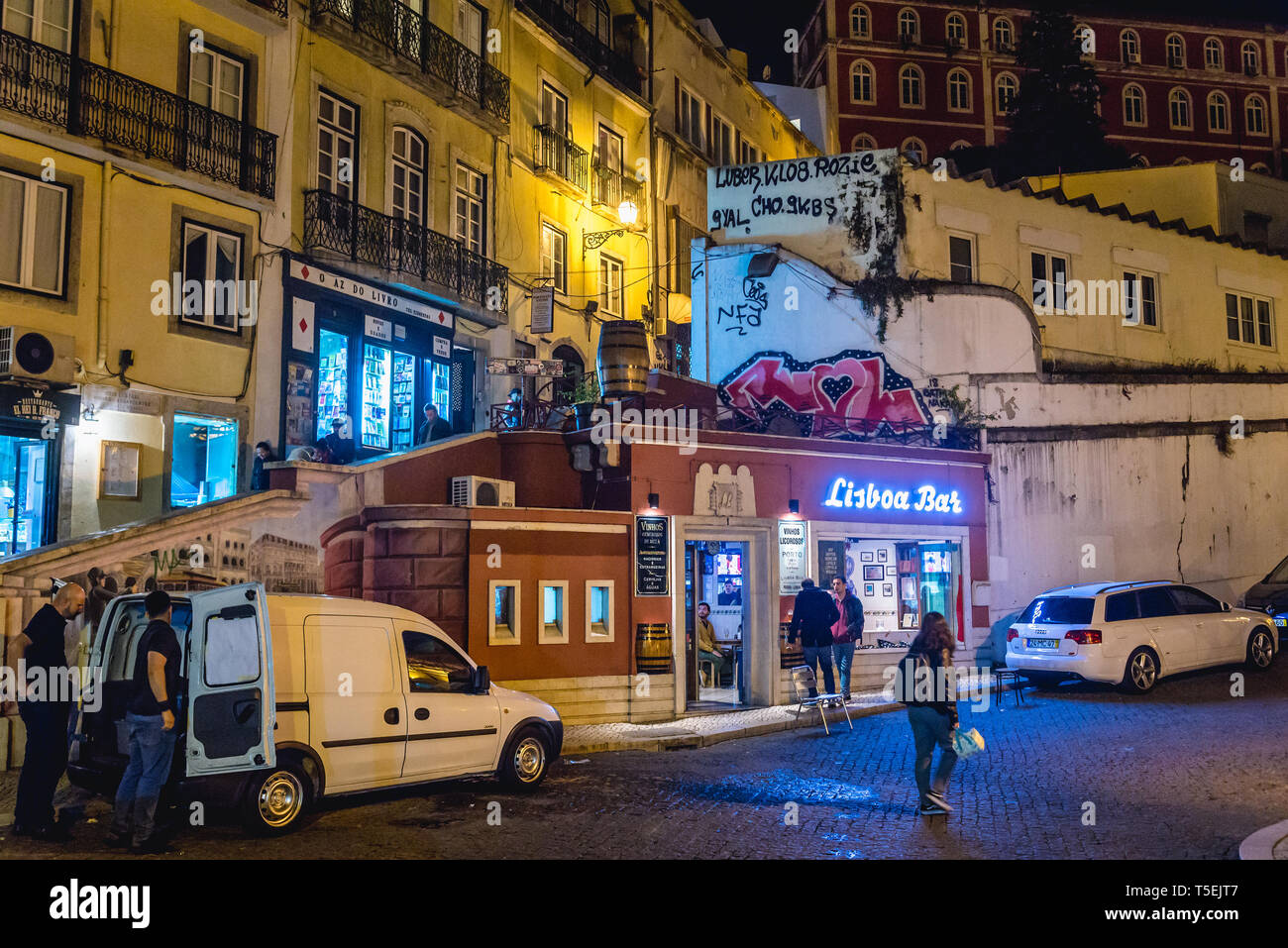 Lisboa bar su Calcada do Carmo street a Lisbona, Portogallo Foto Stock