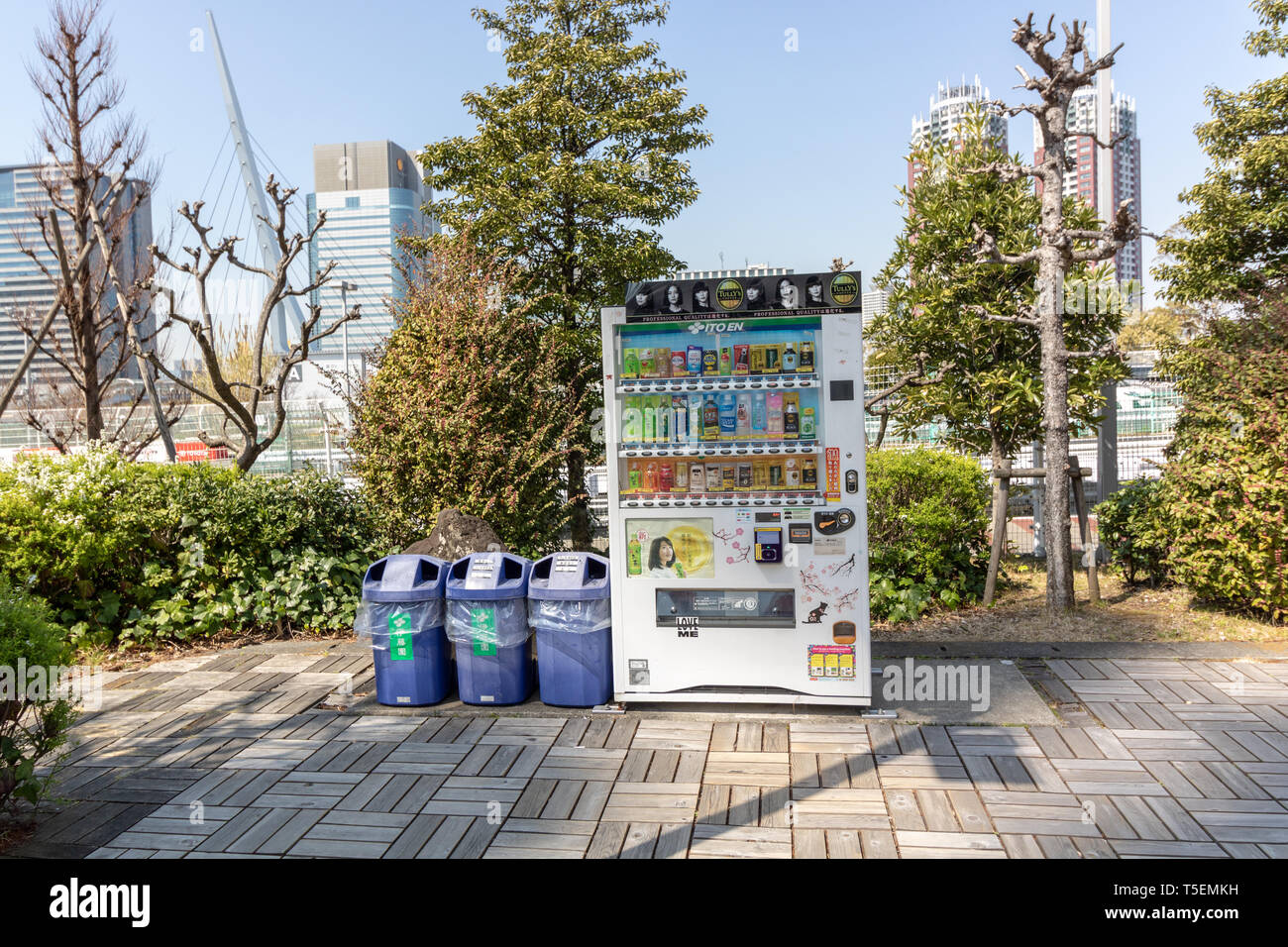Area di Odaiba @ Aomi stazione della metropolitana offre il meglio di super Tokyo moderna dal carrello 2 viste panoramiche 2 nuovissimi tech & 2 teamLab Boardeerless presentano Foto Stock