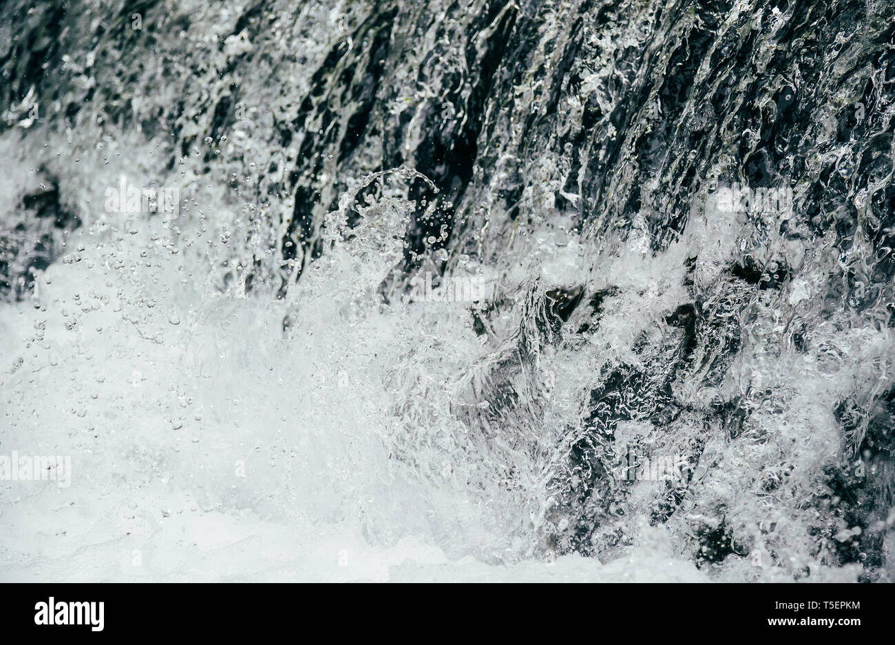 Close up di acqua fredda nel fiume di montagna, Rapids, whitewater. Foto Stock