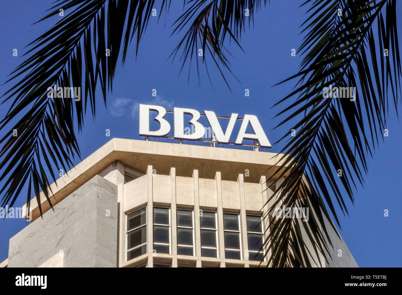 BBVA Bank Spain Bank a Valencia Palm, BBVA Spain Bank Logo sul tetto dell'edificio Foto Stock