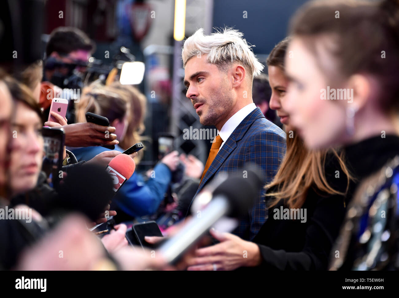 Zac Efron frequentando il estremamente malvagi, incredibilmente male e vile Premiere Europeo tenutosi presso il Curzon Mayfair, Londra. Foto Stock