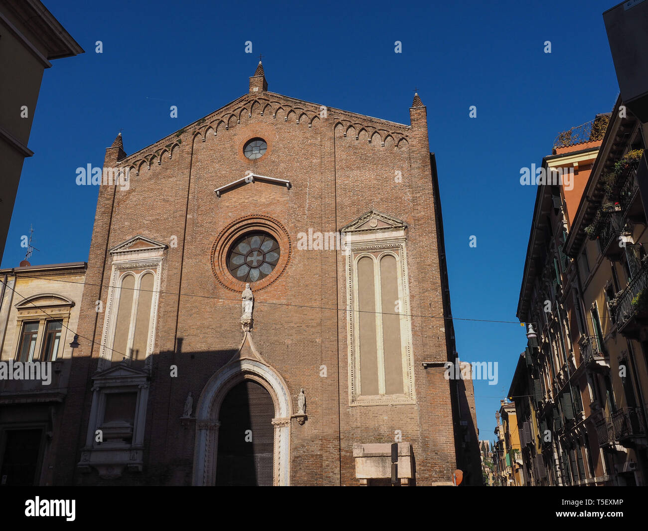 Santa Eufemia chiesa facciata in Verona, Italia Foto Stock