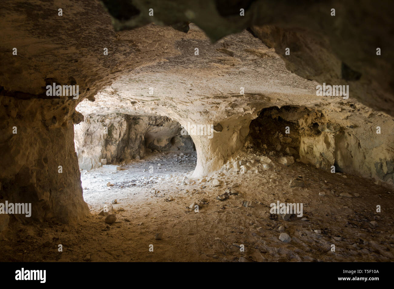 Grotte di pietra calcarea interno, della Riserva Naturale Monte San Pietro, Sint-Pietersberg, Montagne Saint-Pierre, vicino Eben-Emael, Lanaye, Belgio Foto Stock