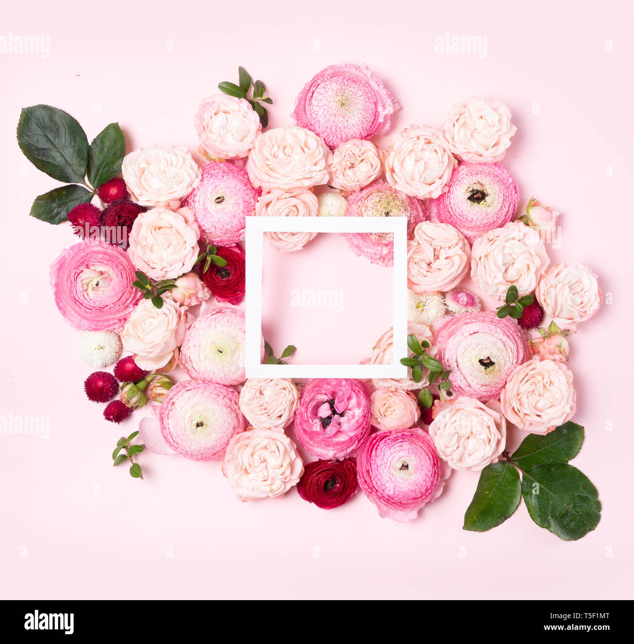 Fiori piatto composizione dei laici Foto Stock