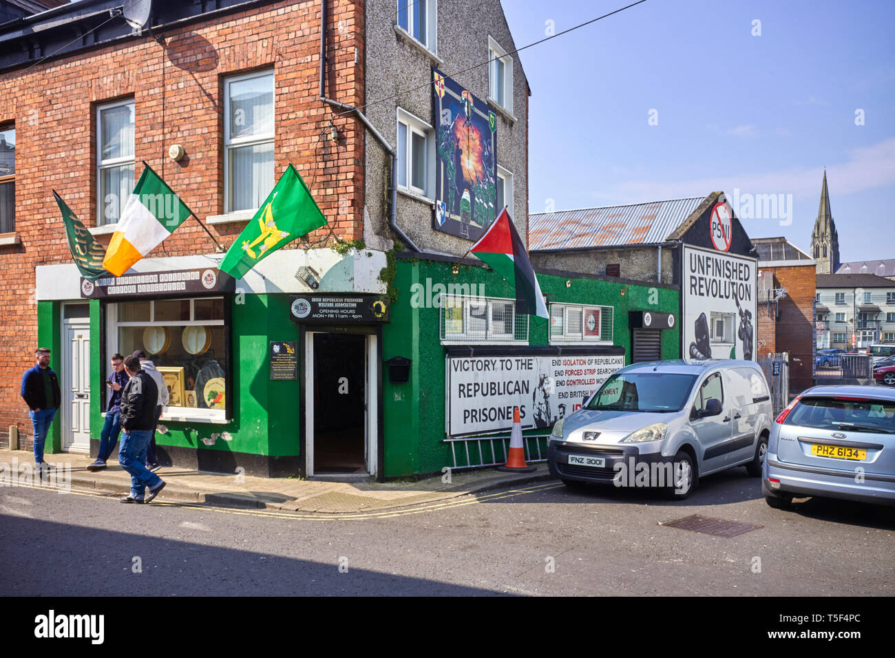 Il repubblicano irlandese prigionieri welfare association shop e centro informazioni su Chamberlain Street a Derry / Londonderry Foto Stock