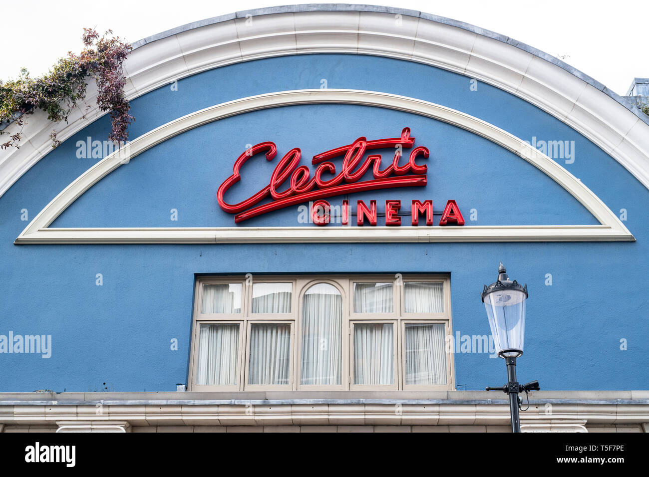 Cinema elettrico sign in Portobello Road. Notting Hill, West London. Regno Unito Foto Stock